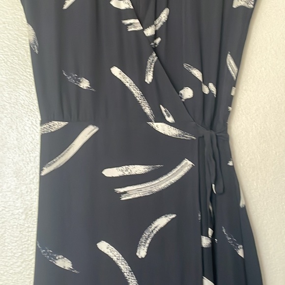 Joie Bethwyn Printed 100% Silk Short-Sleeve Wrap Navy Blue Dress Size XS - Picture 5 of 11